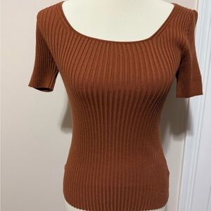 Zesica top. NWT Size L. Color rust.